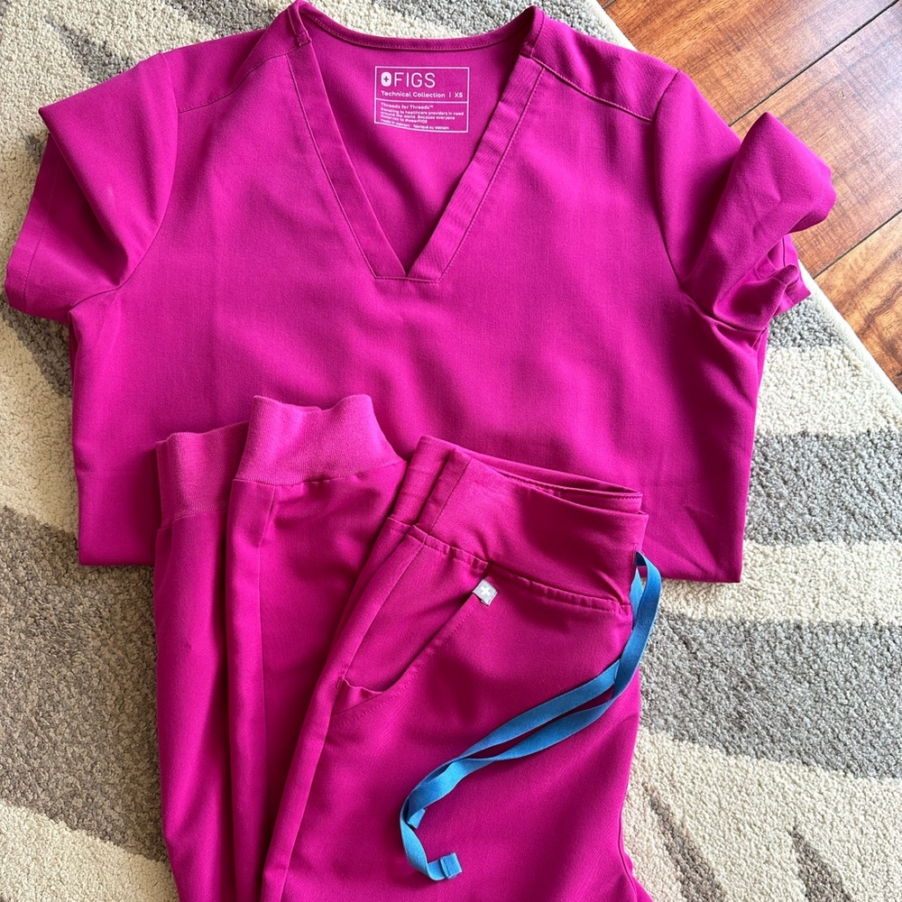 Figs Scrub Set